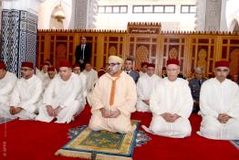 Image du Maroc Professionnelle de  Sa Majesté le Roi Mohammed VI, Amir Al Mouminine, accomplit la prière du Vendredi à la mosquée Palestine à Salé, Vendredi 1er Mars 2019. (Photo/ SPPR) via Jalilbounhar.com 